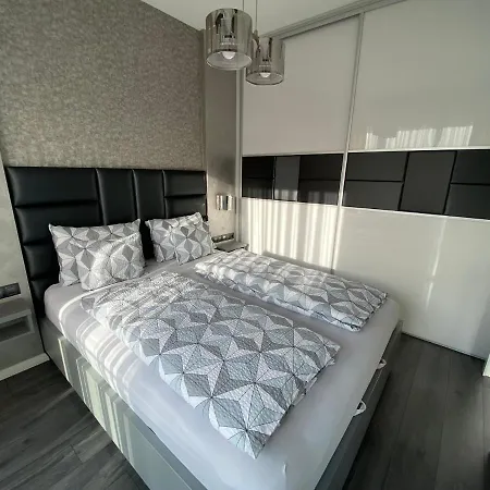 Apartment Noir Silvery