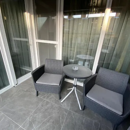 Apartment Noir Silvery